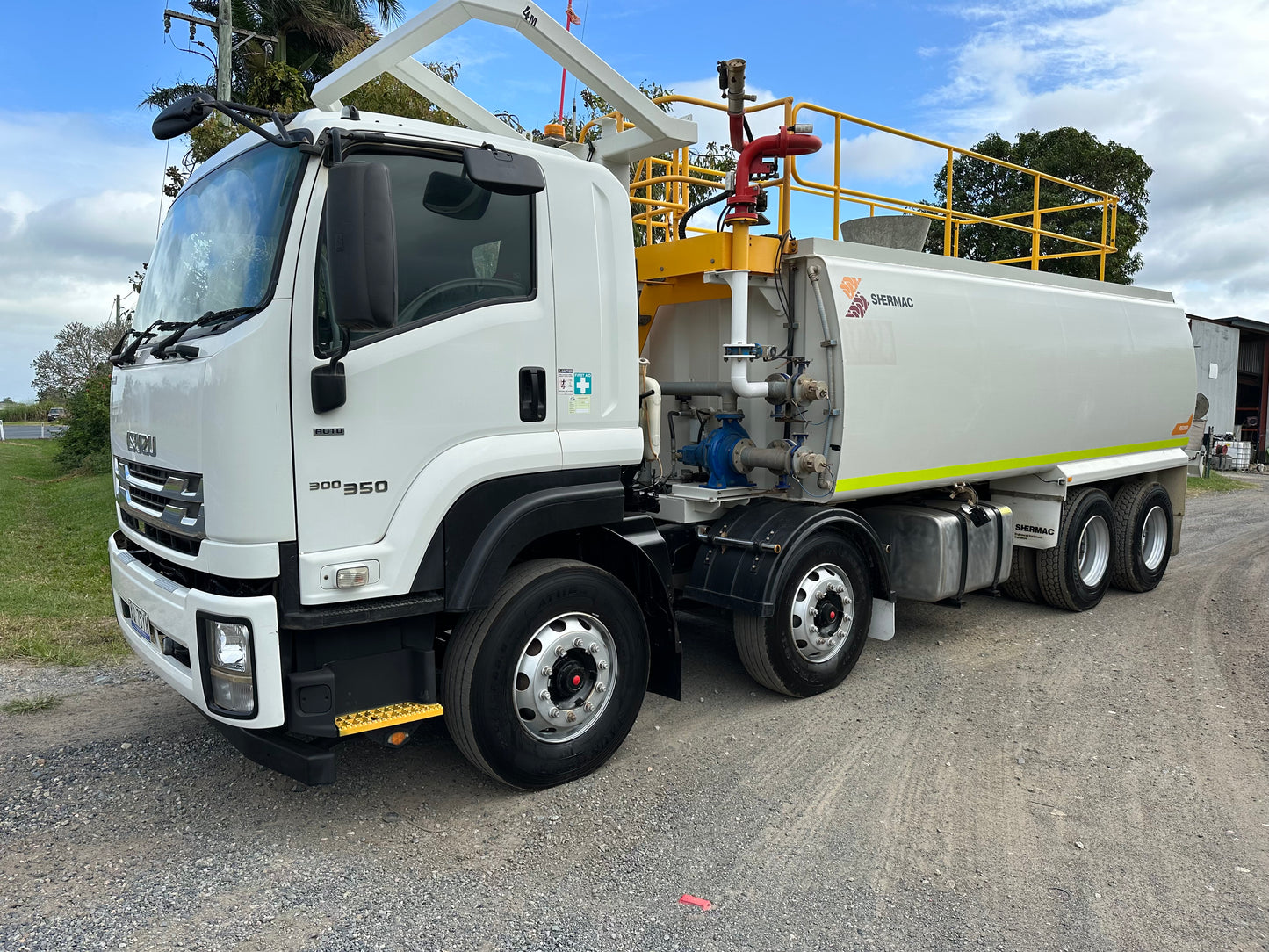 Isuzu 8x4 water cart