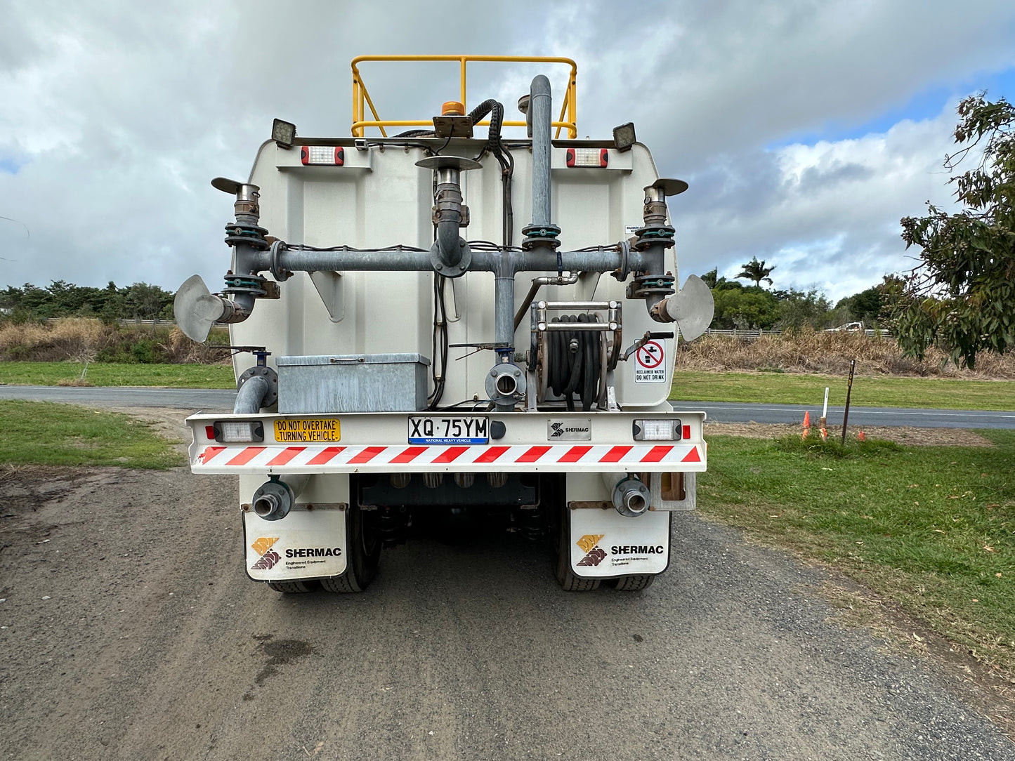 Isuzu 8x4 water cart