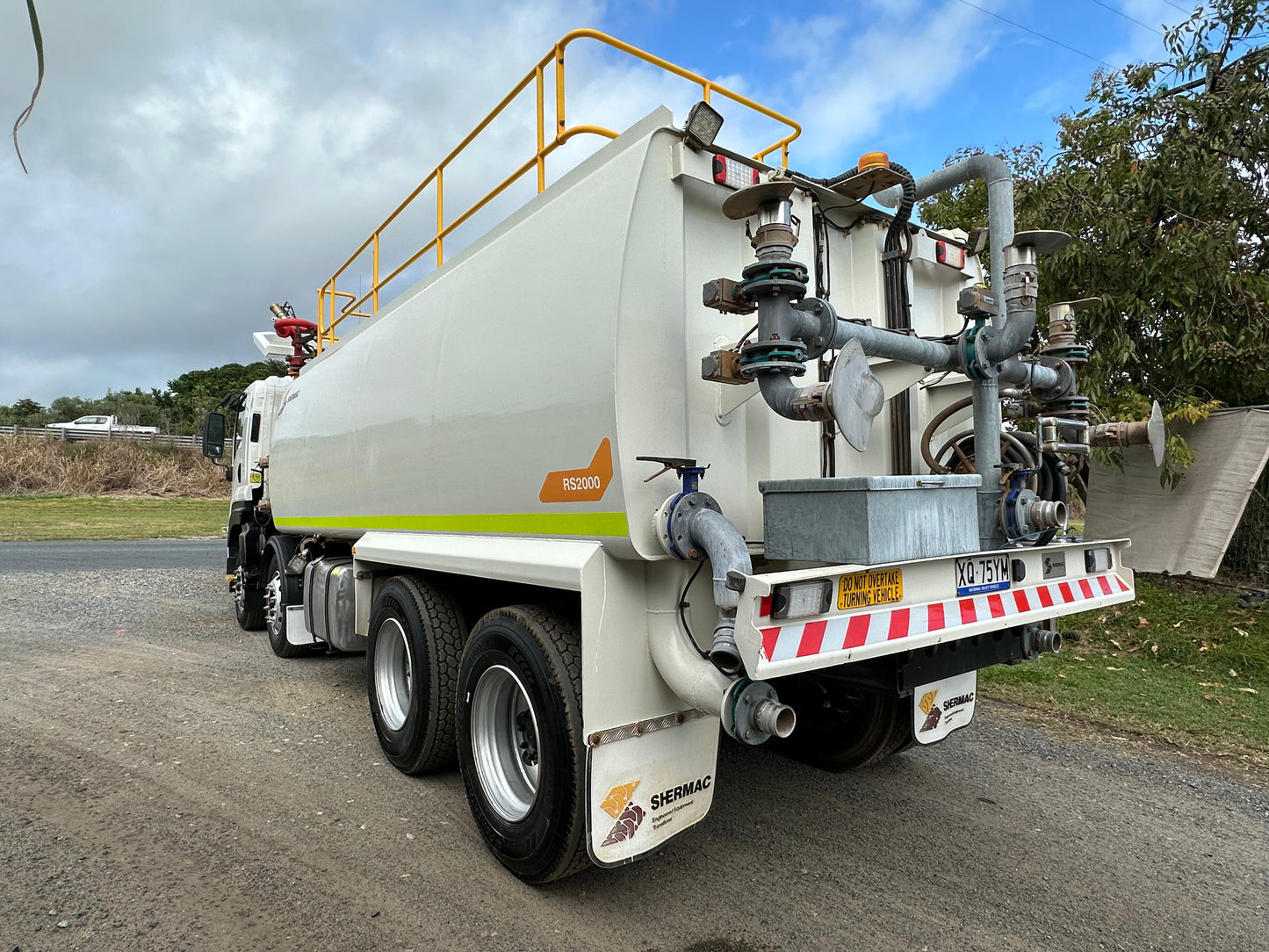 Isuzu 8x4 water cart