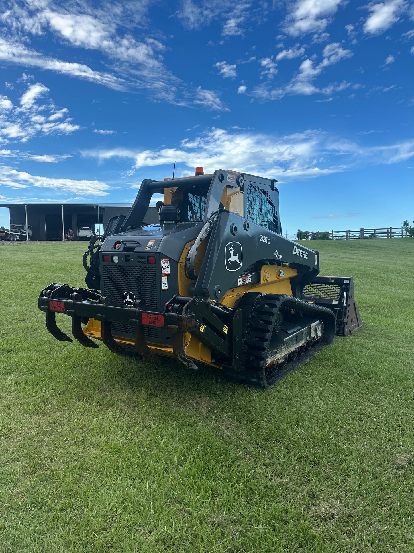 2022 John Deere 331G