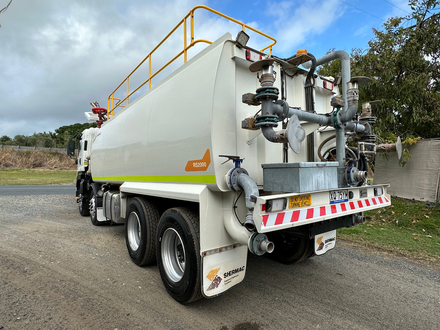 Isuzu 8x4 water cart